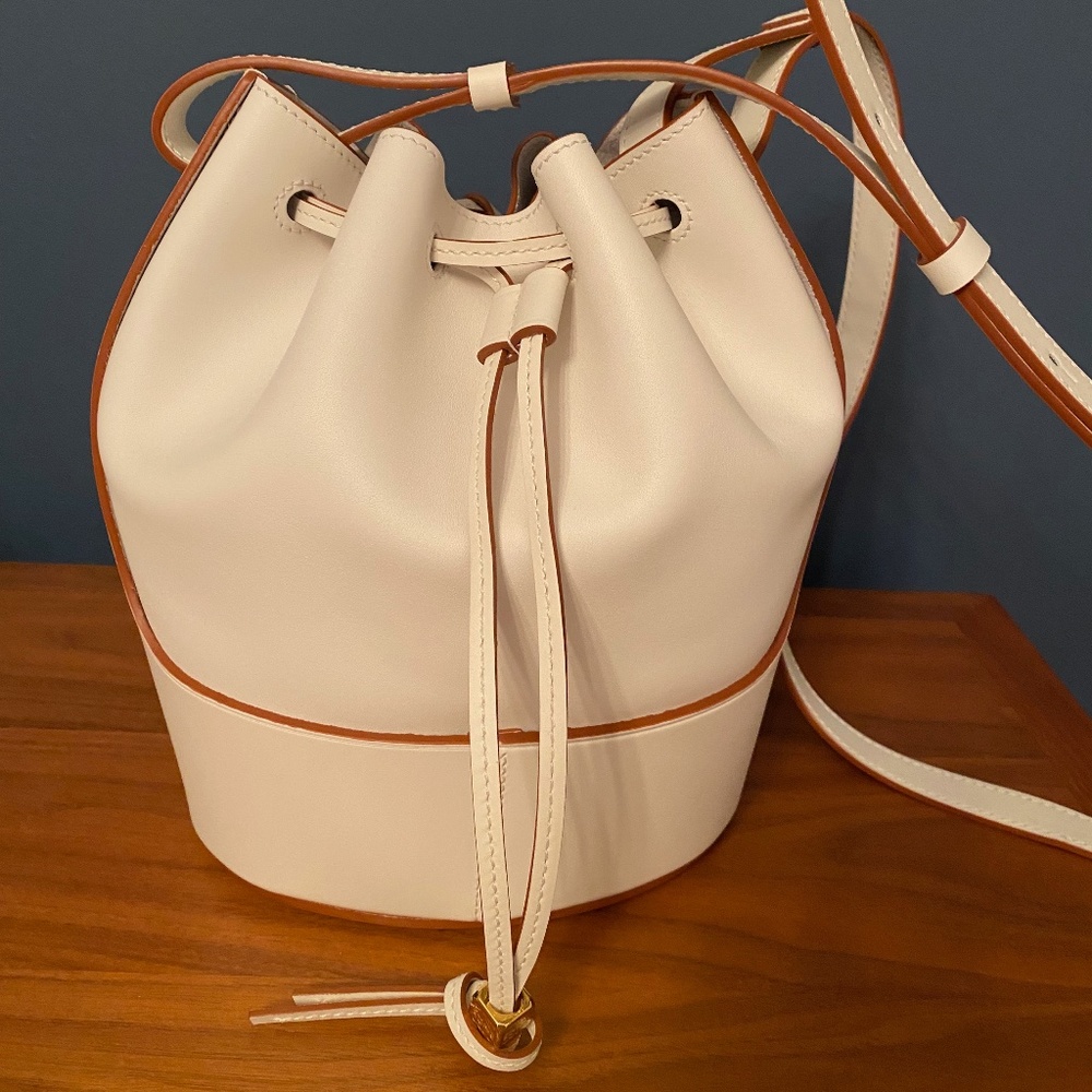 100% Authentic new Loewe Balloon Bag in Soft White.  Originally $3,450!